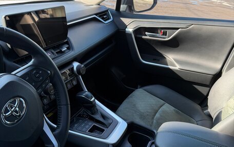 Toyota RAV4, 2023 год, 3 700 000 рублей, 10 фотография