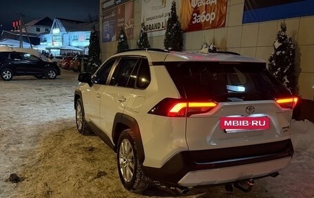 Toyota RAV4, 2023 год, 3 700 000 рублей, 12 фотография