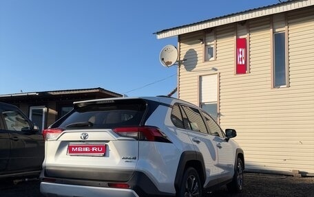 Toyota RAV4, 2023 год, 3 700 000 рублей, 5 фотография