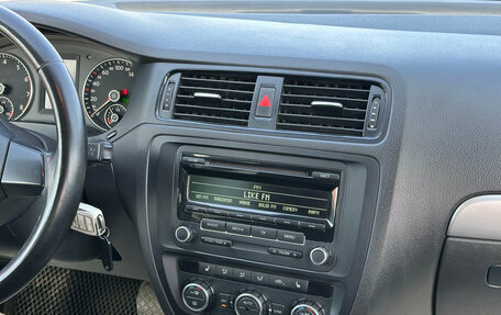 Volkswagen Jetta VI, 2013 год, 930 000 рублей, 11 фотография