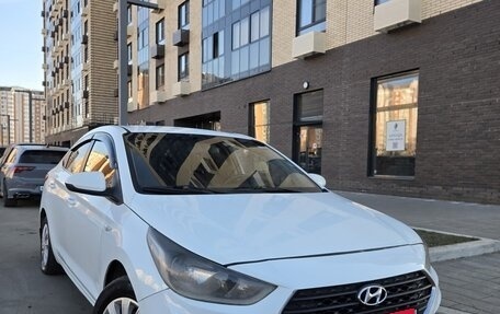 Hyundai Solaris II рестайлинг, 2018 год, 690 000 рублей, 1 фотография