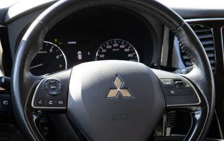 Mitsubishi Outlander III рестайлинг 3, 2018 год, 2 168 000 рублей, 11 фотография