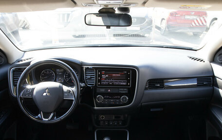 Mitsubishi Outlander III рестайлинг 3, 2018 год, 2 168 000 рублей, 9 фотография