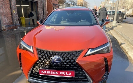 Lexus UX I, 2019 год, 3 100 000 рублей, 2 фотография