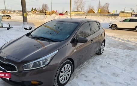 KIA cee'd III, 2015 год, 990 000 рублей, 2 фотография
