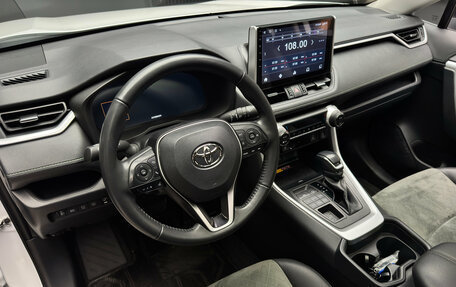 Toyota RAV4, 2024 год, 3 950 000 рублей, 13 фотография