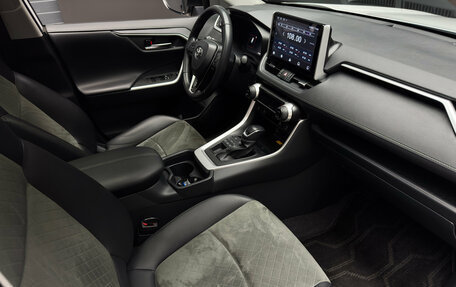 Toyota RAV4, 2024 год, 3 950 000 рублей, 12 фотография