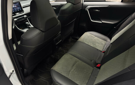 Toyota RAV4, 2024 год, 3 950 000 рублей, 22 фотография