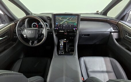 Toyota Alphard, 2025 год, 10 785 000 рублей, 14 фотография