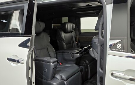 Toyota Alphard, 2025 год, 10 785 000 рублей, 22 фотография