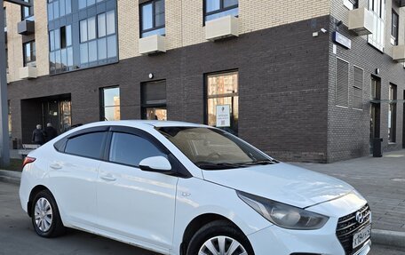 Hyundai Solaris II рестайлинг, 2018 год, 690 000 рублей, 2 фотография