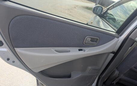 Nissan Tino, 1999 год, 295 000 рублей, 32 фотография