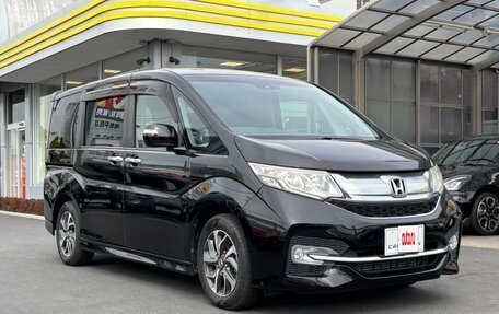 Honda Stepwgn IV, 2017 год, 1 650 000 рублей, 3 фотография