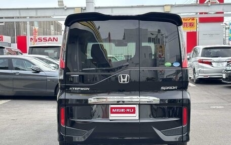 Honda Stepwgn IV, 2017 год, 1 650 000 рублей, 6 фотография