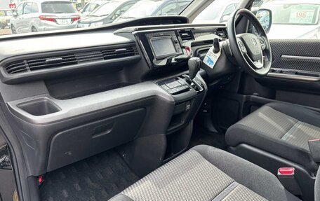 Honda Stepwgn IV, 2017 год, 1 650 000 рублей, 22 фотография