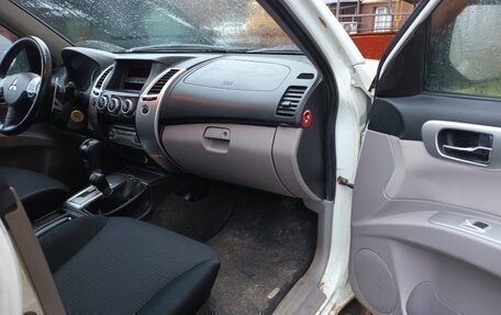 Mitsubishi Pajero Sport II рестайлинг, 2012 год, 2 077 000 рублей, 10 фотография