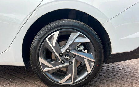 Hyundai Elantra, 2023 год, 1 890 000 рублей, 12 фотография