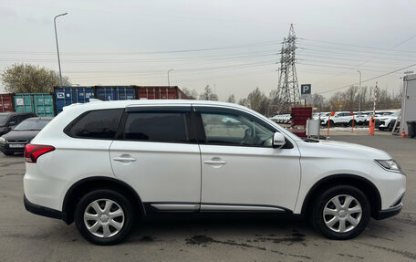 Mitsubishi Outlander III рестайлинг 3, 2018 год, 1 699 000 рублей, 2 фотография