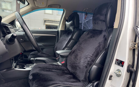 Mitsubishi Outlander III рестайлинг 3, 2018 год, 1 699 000 рублей, 10 фотография