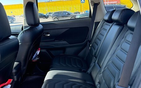 Mitsubishi Outlander III рестайлинг 3, 2020 год, 2 000 000 рублей, 10 фотография