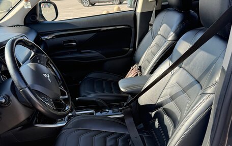 Mitsubishi Outlander III рестайлинг 3, 2020 год, 2 000 000 рублей, 11 фотография