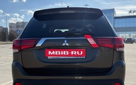 Mitsubishi Outlander III рестайлинг 3, 2020 год, 2 000 000 рублей, 5 фотография