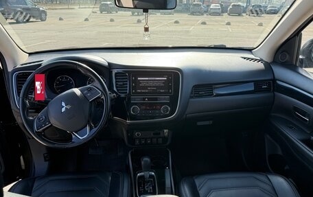 Mitsubishi Outlander III рестайлинг 3, 2020 год, 2 000 000 рублей, 12 фотография