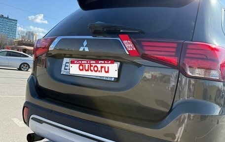 Mitsubishi Outlander III рестайлинг 3, 2020 год, 2 000 000 рублей, 6 фотография