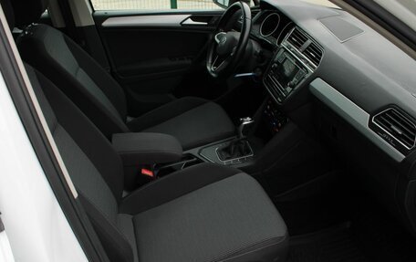 Volkswagen Tiguan II, 2021 год, 2 850 000 рублей, 19 фотография