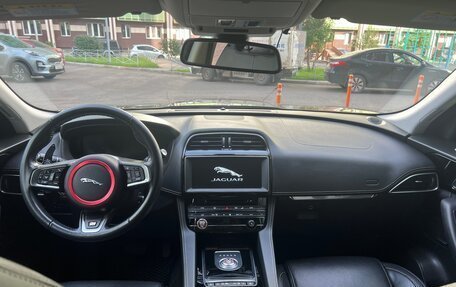 Jaguar E-Pace, 2018 год, 3 300 000 рублей, 12 фотография