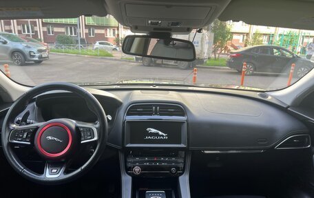 Jaguar E-Pace, 2018 год, 3 300 000 рублей, 13 фотография