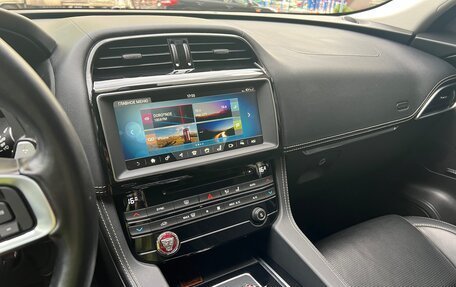 Jaguar E-Pace, 2018 год, 3 300 000 рублей, 25 фотография