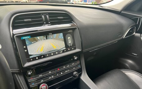 Jaguar E-Pace, 2018 год, 3 300 000 рублей, 28 фотография