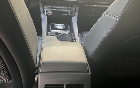 Jaguar E-Pace, 2018 год, 3 300 000 рублей, 30 фотография