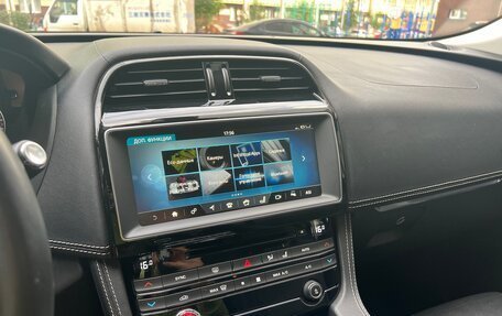 Jaguar E-Pace, 2018 год, 3 300 000 рублей, 29 фотография