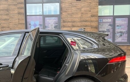 Jaguar E-Pace, 2018 год, 3 300 000 рублей, 11 фотография