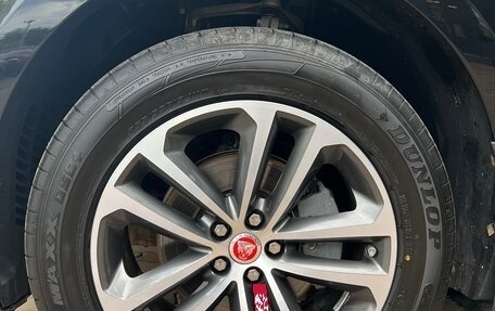 Jaguar E-Pace, 2018 год, 3 300 000 рублей, 19 фотография