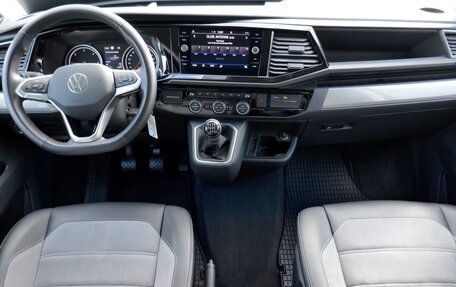 Volkswagen Multivan T6 рестайлинг, 2022 год, 4 800 000 рублей, 4 фотография