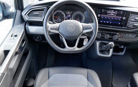 Volkswagen Multivan T6 рестайлинг, 2022 год, 4 800 000 рублей, 5 фотография