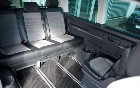 Volkswagen Multivan T6 рестайлинг, 2022 год, 4 800 000 рублей, 7 фотография