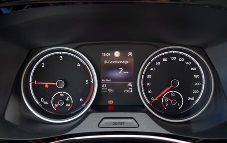 Volkswagen Multivan T6 рестайлинг, 2022 год, 4 800 000 рублей, 9 фотография