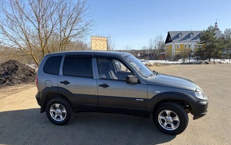 Chevrolet Niva I рестайлинг, 2011 год, 640 000 рублей, 4 фотография