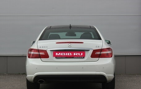 Mercedes-Benz E-Класс, 2010 год, 1 117 000 рублей, 4 фотография