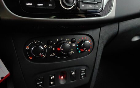 Renault Logan II, 2018 год, 899 000 рублей, 15 фотография