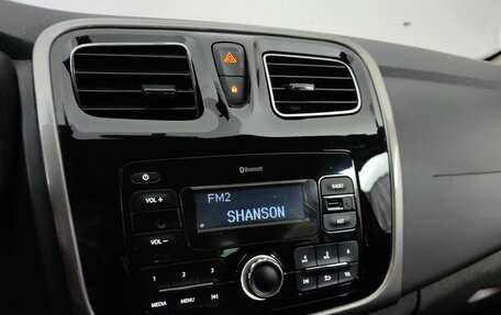 Renault Logan II, 2018 год, 899 000 рублей, 14 фотография