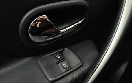 Renault Logan II, 2018 год, 899 000 рублей, 23 фотография