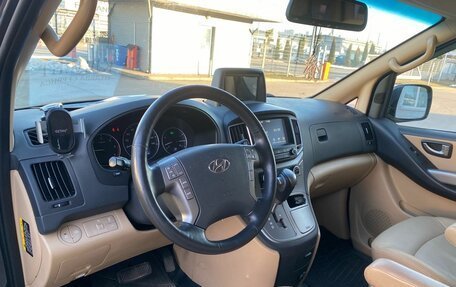 Hyundai Grand Starex Grand Starex I рестайлинг 2, 2017 год, 2 900 000 рублей, 2 фотография