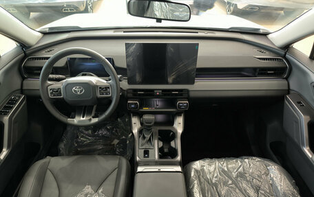 Toyota RAV4, 2025 год, 4 750 000 рублей, 17 фотография