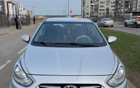 Hyundai Solaris II рестайлинг, 2012 год, 690 000 рублей, 1 фотография