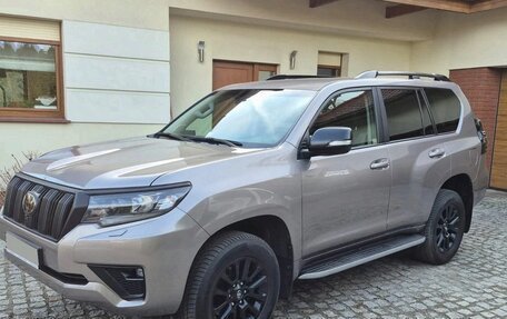 Toyota Land Cruiser Prado 150 рестайлинг 2, 2023 год, 5 100 000 рублей, 1 фотография